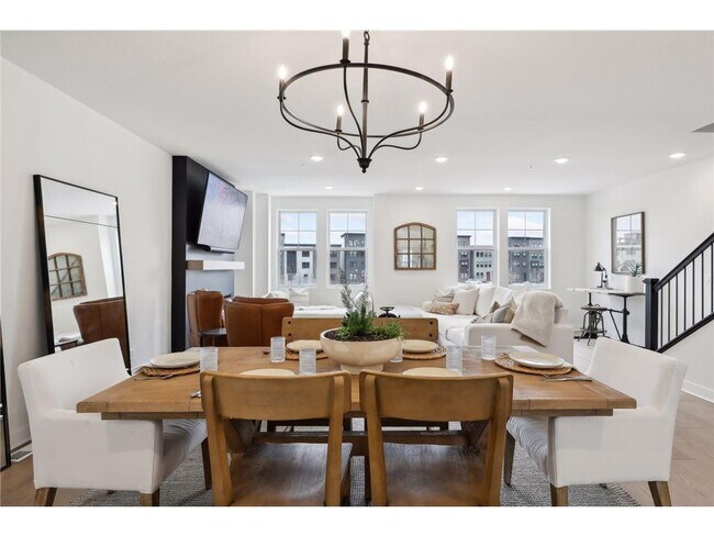 Photo - 870 Mount Curve Blvd