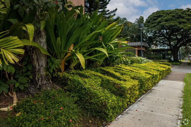 Photo - Plaza Landmark