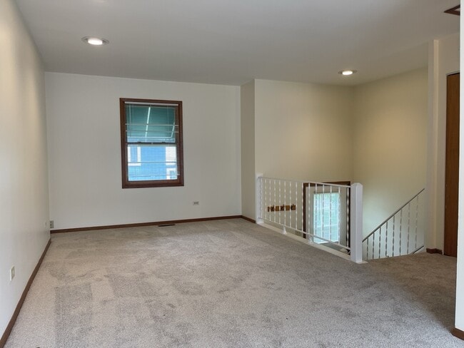 Photo - 350 College St