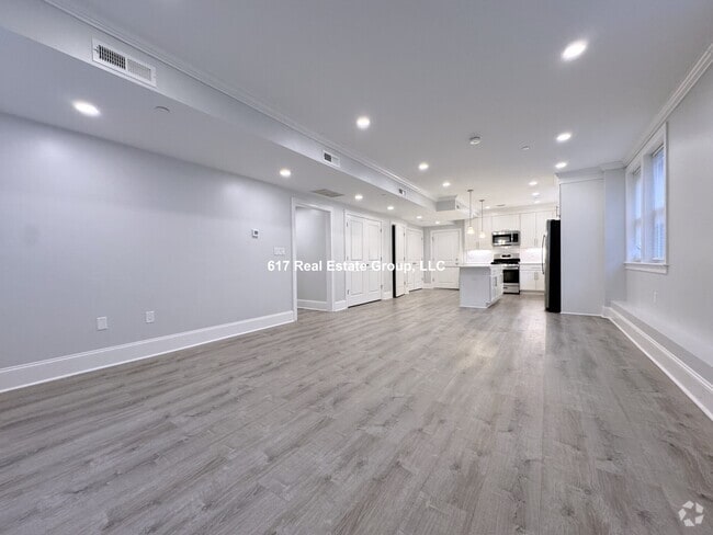 Building Photo - 120 Kenrick St Rental