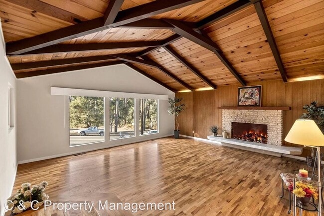 4 br, 2 bath House - 908 Sunset Dr