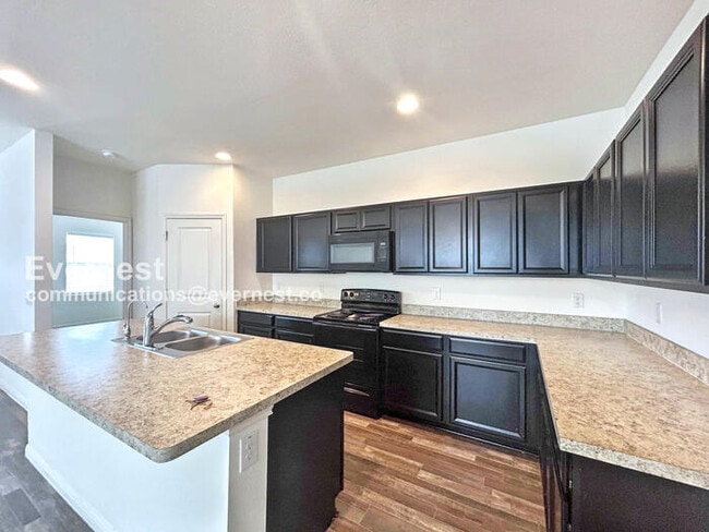 Photo - 400 Seneca Loop