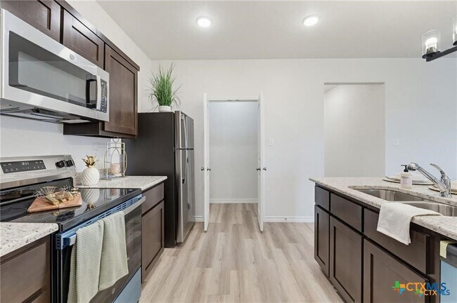 Building Photo - 504 Adley Ave Unit A