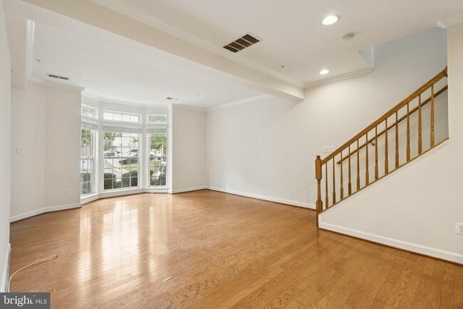 Photo - 2576 Eastbourne Dr