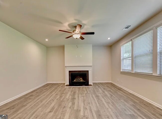 Photo - 638 Saffron Blvd