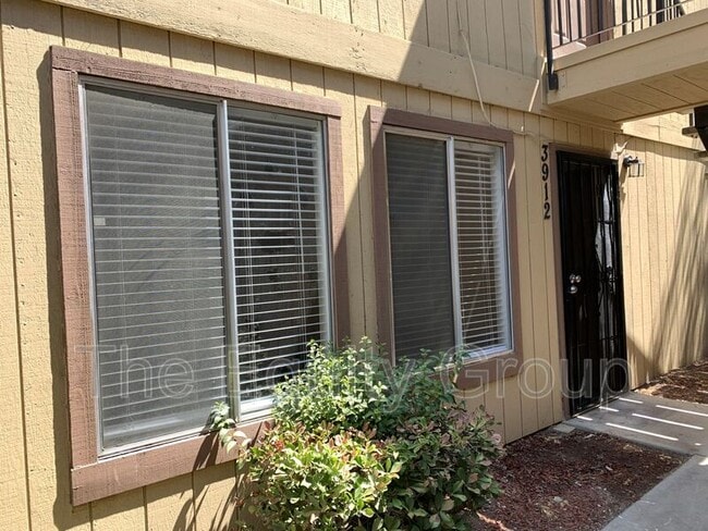 Building Photo - 3912 W Meadow Ave Rental