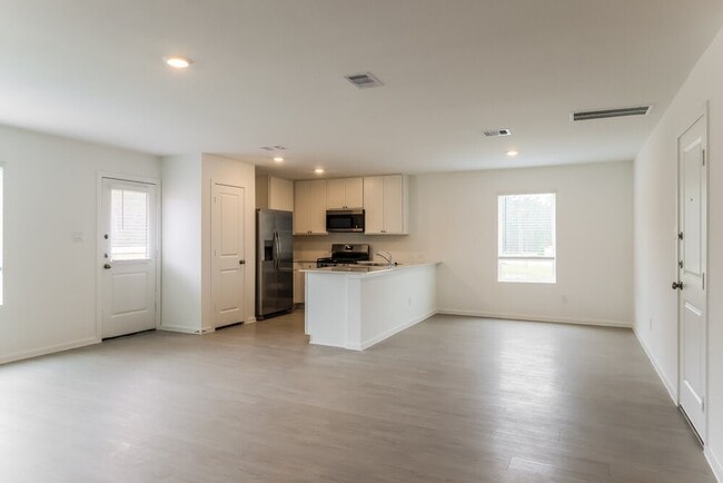 Photo - 2084 Cedar Way Dr