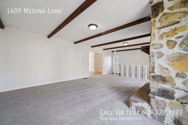Photo - 1409 Medina Ln