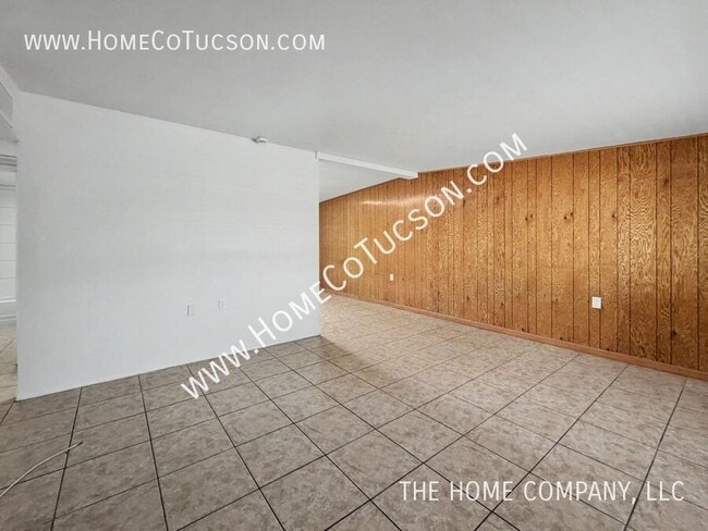 Photo - 1430 E Iowa Dr