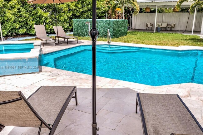 Photo - 703 NE 7th St Unit 5