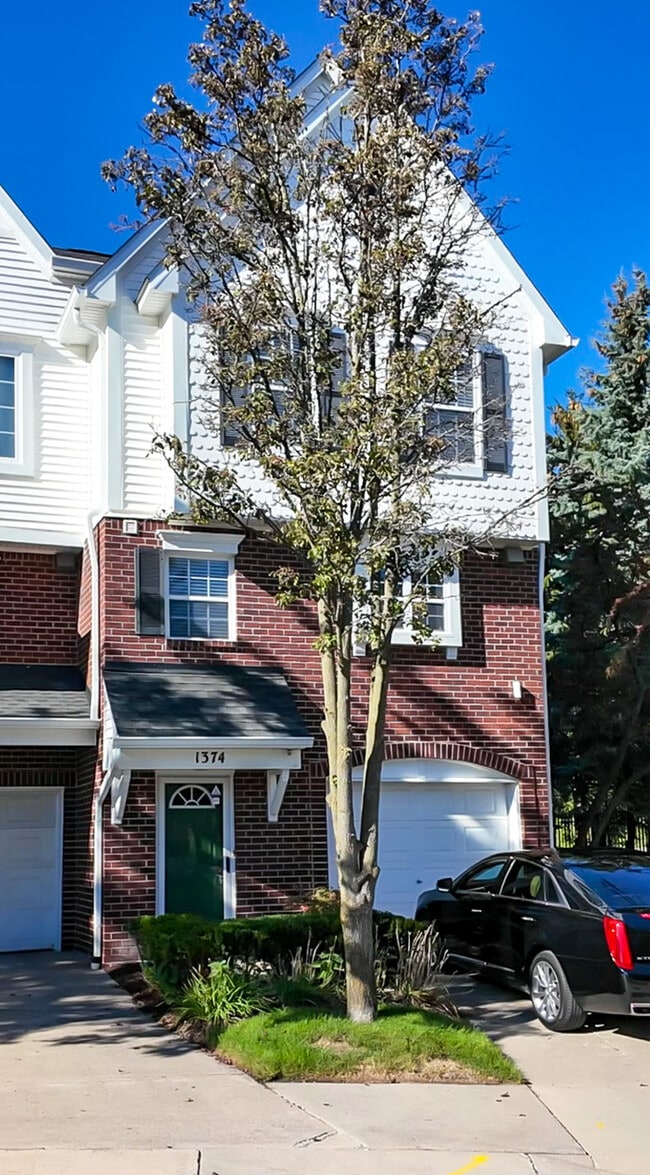 Photo - 1374 Village Dr