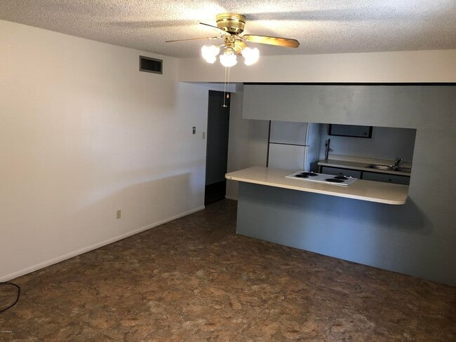 Photo - Charming 3 Bed 2 Bath home in Tempe with 2 car garage and big backyard