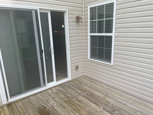 Photo - Large 3 Bedroom/2.5 Bath/Bonus/Florida Room