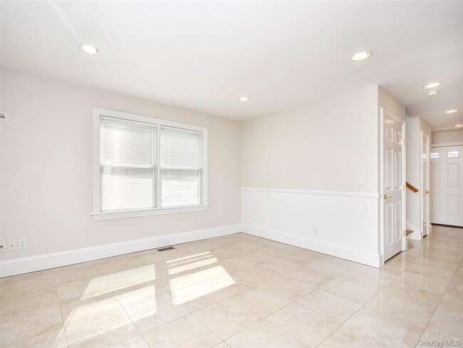 Photo - 24 Sintsink Dr W