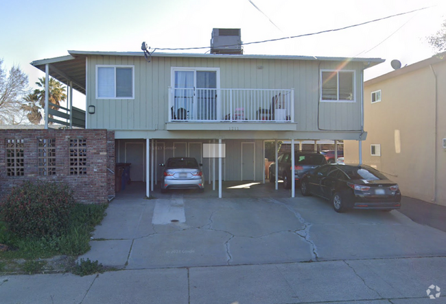 Building Photo - Stylish & Modern 1-Bedroom Retreat Steps f... Unit #1 Rental