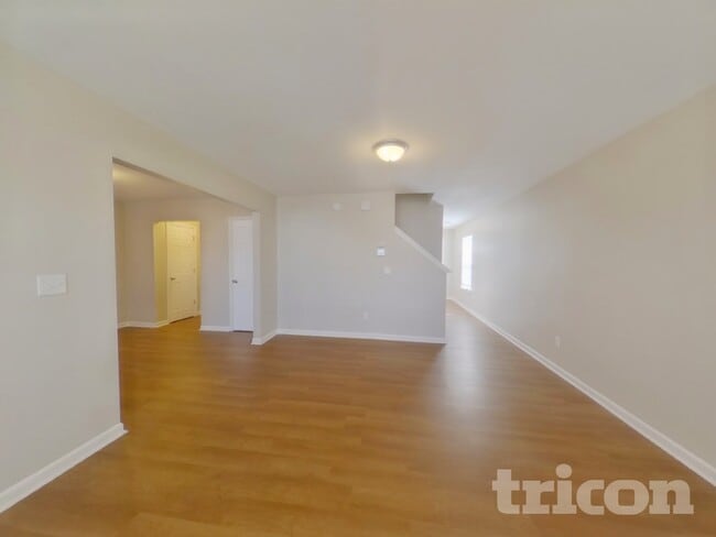 Photo - 318 Cavalier Ln House