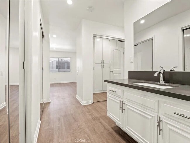 Photo - 5334 Lindley Ave Unidad 325