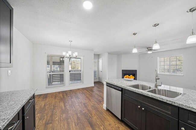 Photo - Save $500 Instantly – Ask About Our Curren... Unit APF1
