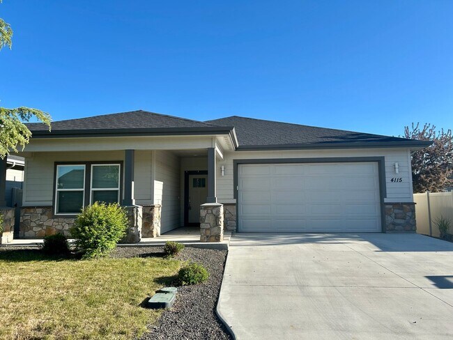 Beautiful Modern 3 Bedroom 2 Bathroom Home - Beautiful Modern 3 Bedroom 2 Bathroom Home