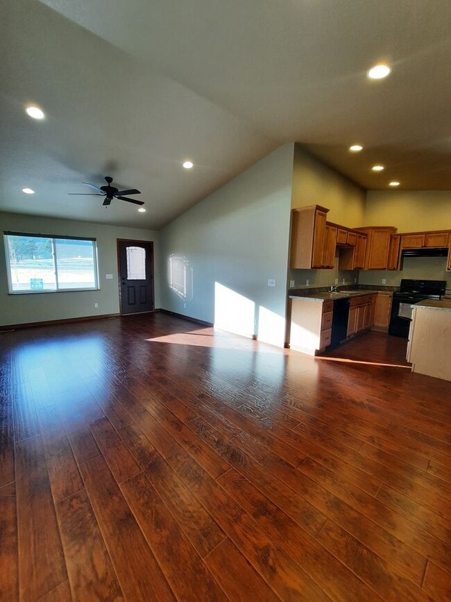Photo - 3 BEDROOM | 2 BATH | DOUBLE GARAGE | SUMMERSET