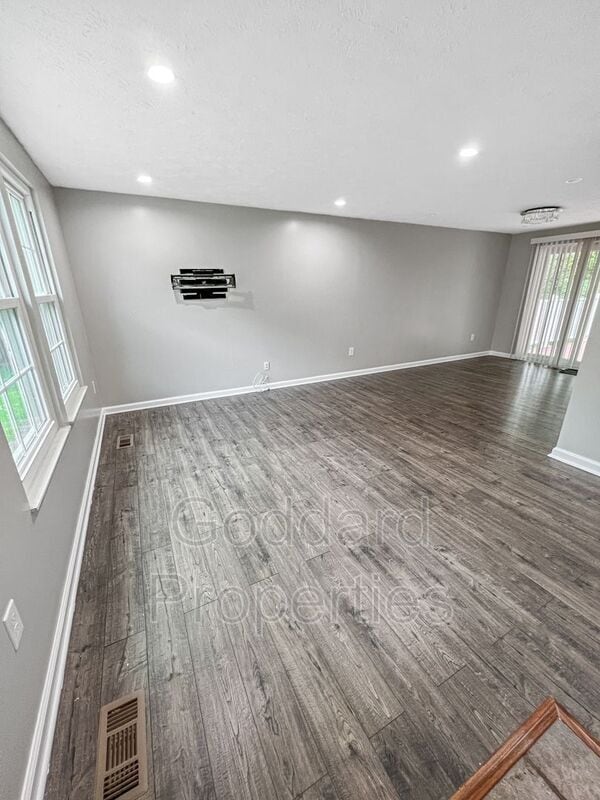 Photo - 8535 Hayshed Ln