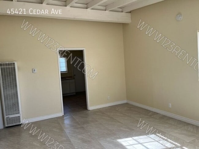 Photo - 45421 Cedar Ave