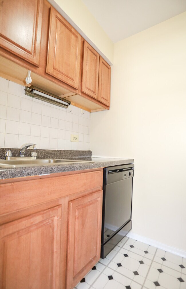 Photo - 535 W Briar Pl Unit 560