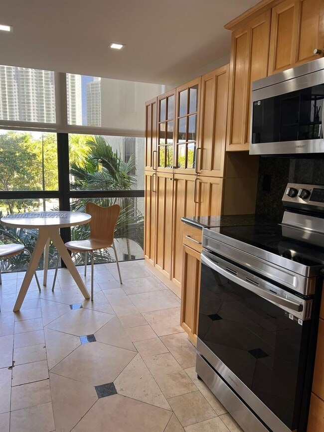 18181 NE 31st Ct Unit 305