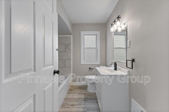Photo - 407 E Hayes Ave