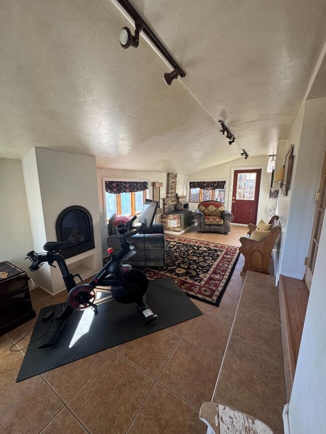 Photo - 822 Moose St