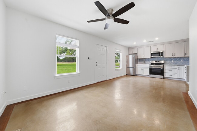 Photo - 102 Rose Dr