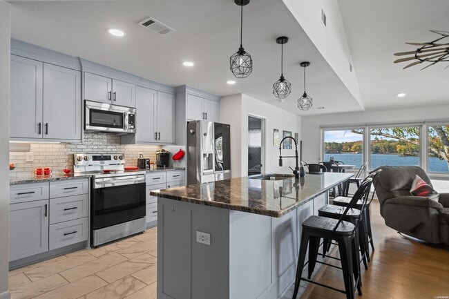 Photo - 100 Bayou Point