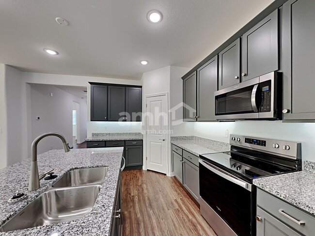 Photo - 15068 W Sherman St