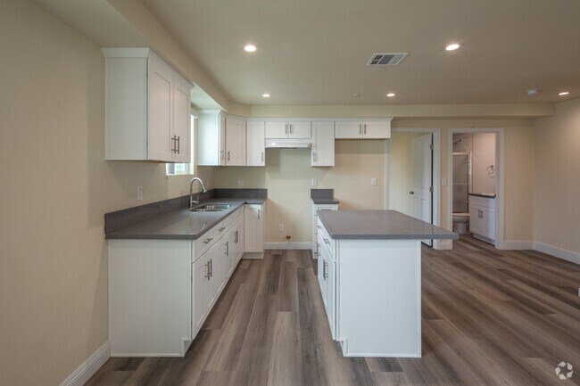 4HAB, 4BA - 1820 Orchard Ave