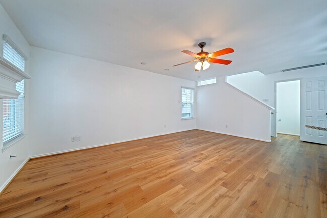 Photo - 123 N Villa Oaks Dr