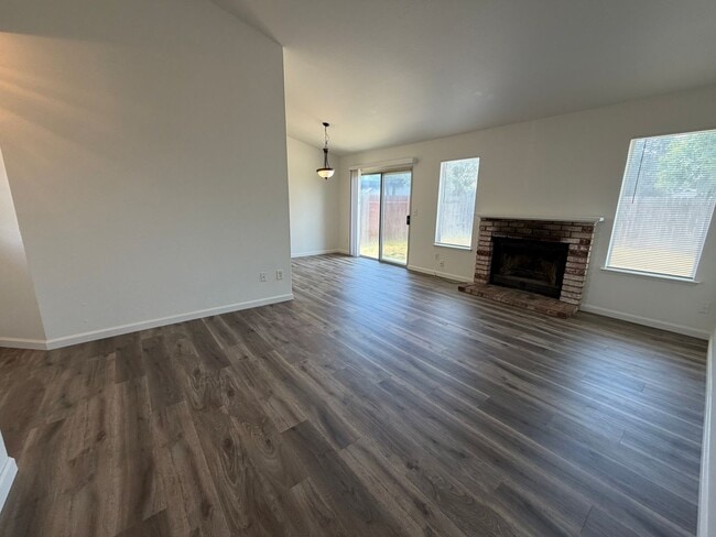 Photo - Cute 3 bedroom 2 bath house with new flooring/paint