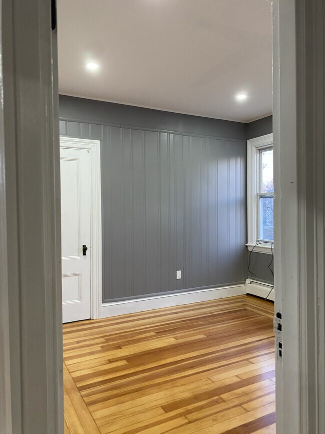 Photo - 33 White St Unit 2 floors