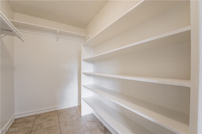 Building Photo - 585 S Royal Crest Cir Unit 16 Rental
