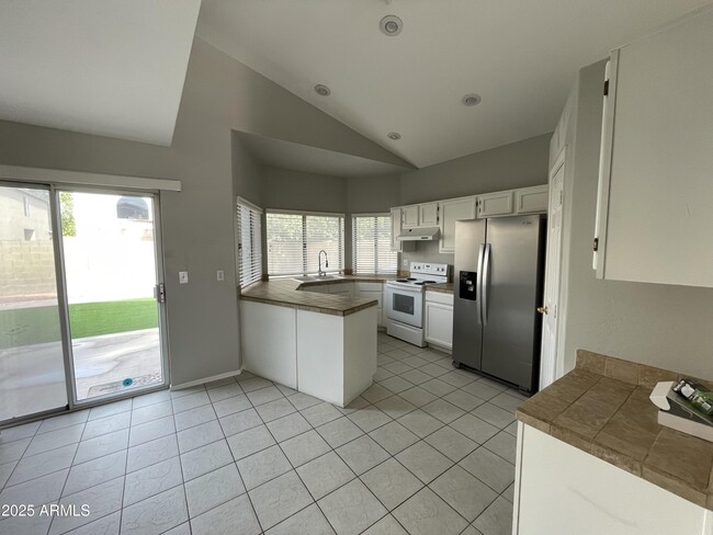 Photo - 5222 W Fairview St