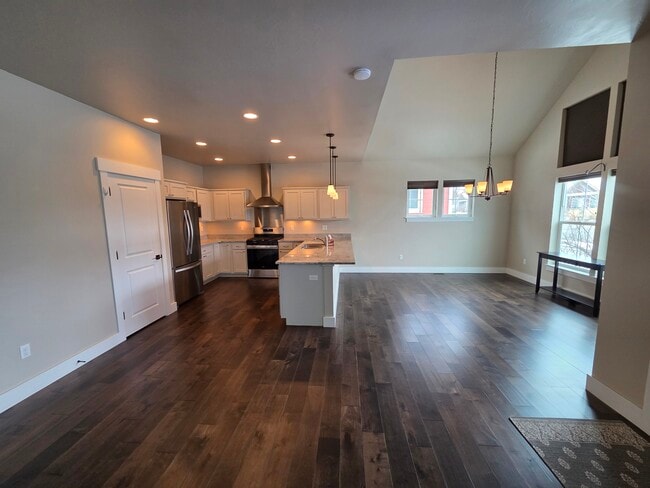 Kitchen & Dining - 3378 S 22nd Ave