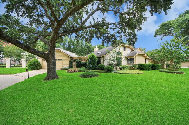 Building Photo - Freshly Remodeled Sugar Land Home with a Garden That Came Ready to Show Off