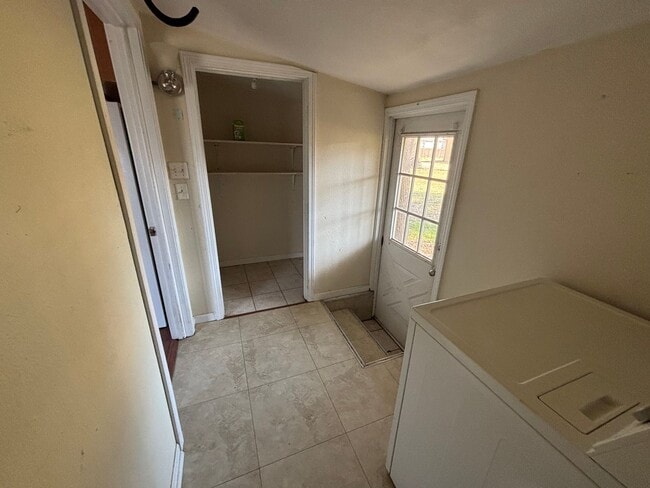 Photo - 509 W K St