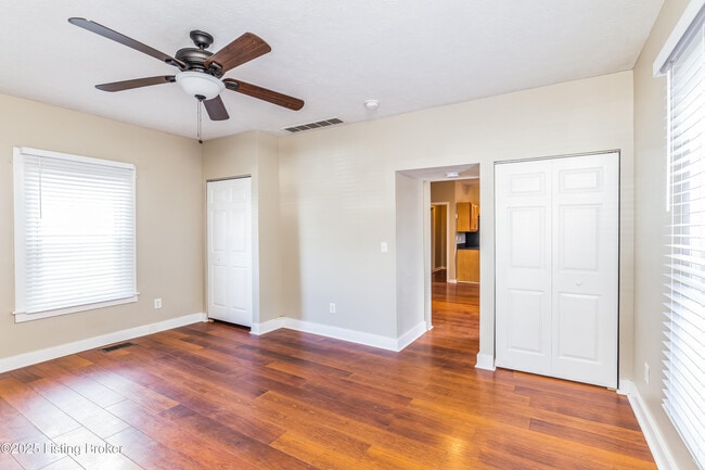 Photo - 1422 Longfield Ave