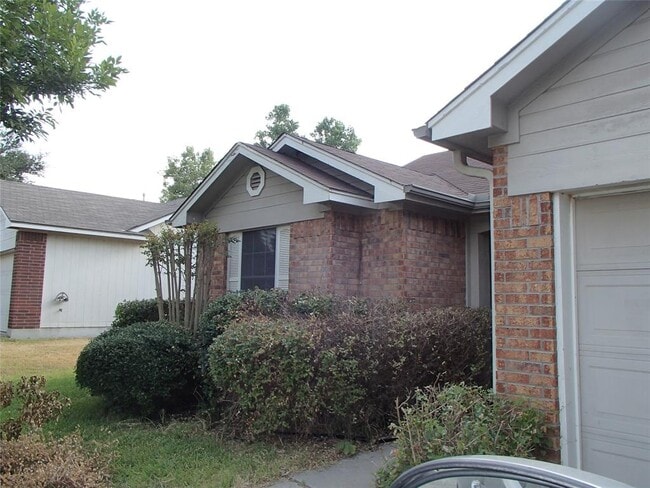 Photo - 208 Juniper Dr