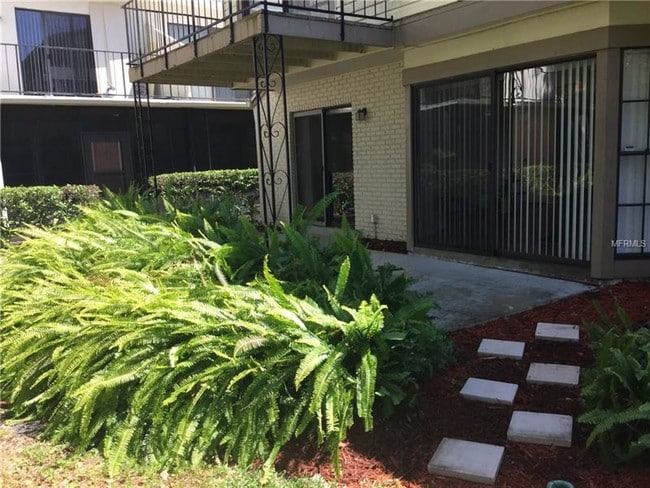 Building Photo - 5999 Village Cir S Rental
