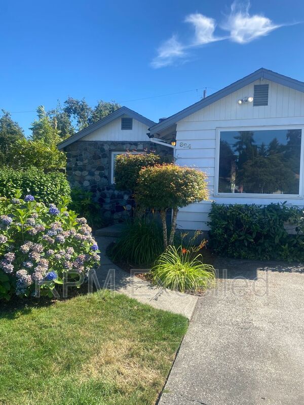 Photo - 824 6th St SE