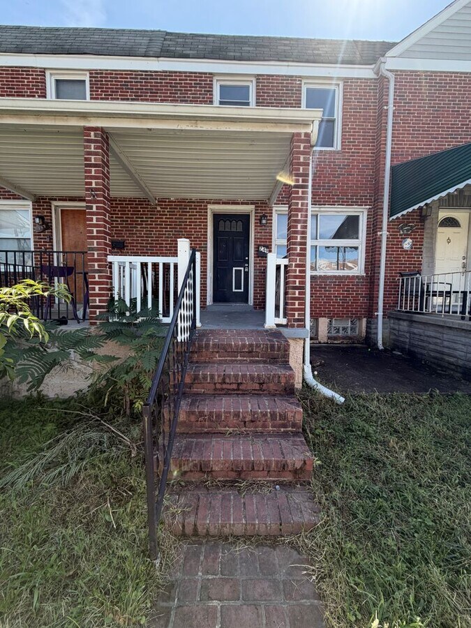 Photo - 749 Aldworth Rd