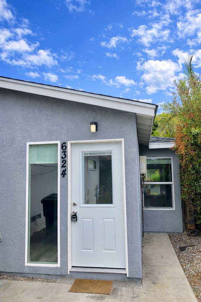 Building Photo - 3BD/1BA on Montezuma!