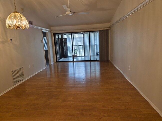 Building Photo - 5745 Summerside Ln Unit 16B