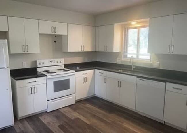 Photo - Partially Updated 2 Bedroom Apartment | Wa... Unit 4